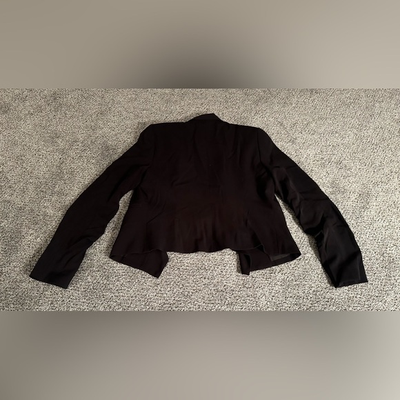 NIEMAN MARCUS 8 M Black Gabardine Open Waterfall Ruffle Blazer Jacket R $220 - Picture 6 of 8